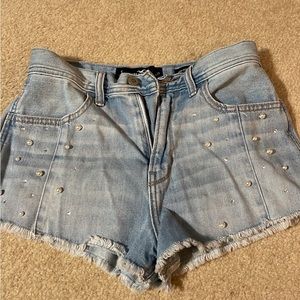 Women’s size 5 hollister denim shorts with Pearl details